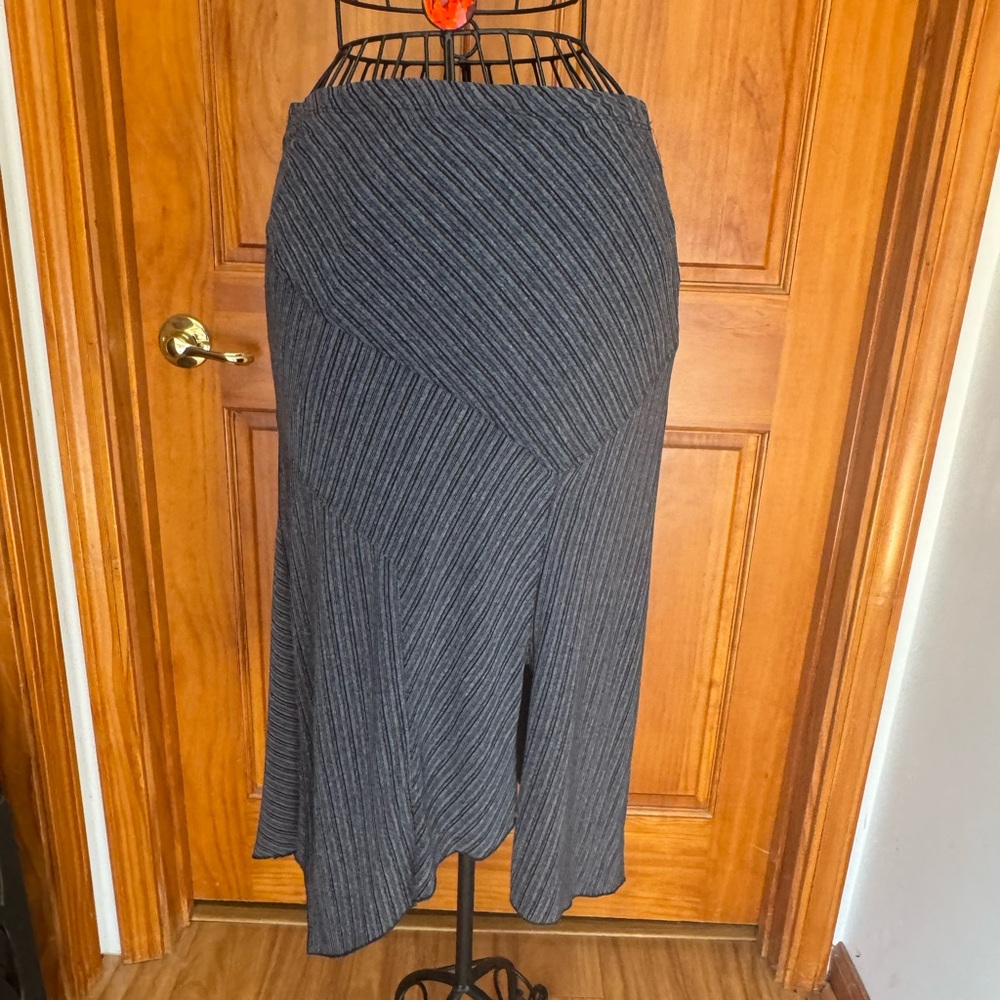 Woman's Moa Moa Skirt, Large, Black/Gray Striped